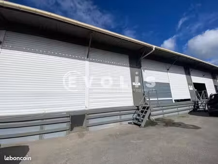 local bureaux 611 m²