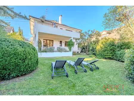 spacieux appartement 5 pièces avec terrasse et grand jardin