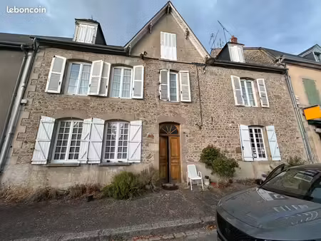 à vendre maison de caractère 220 m2 centre ville bourg dynamique en creuse avec 5000 m2 de