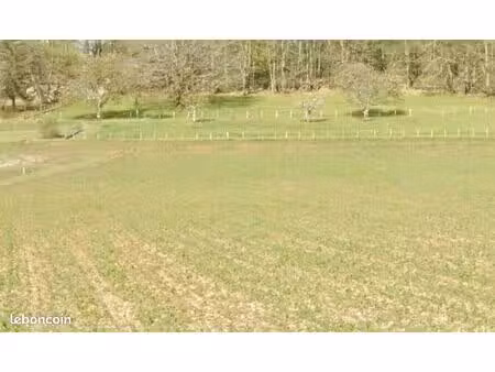 terrain à bâtir de 1200 m² à lalinde (24)