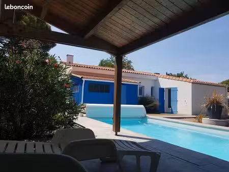 emplacement privilégié : proche plage et piste cyclable
