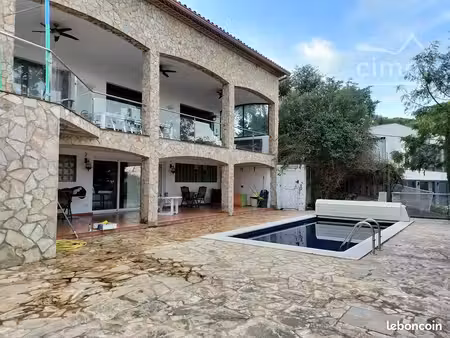 villa 5 pièces 526 m²