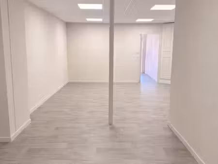 local commercial 63 m² avec remise – emplacement privilégié à saint-vallier