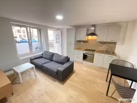 beau t2 renové + parking