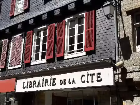 local commercial à louer plein centre de landerneau
