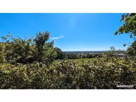 terrain 746 m² gratentour