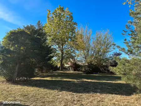 terrain 800 m² gratens