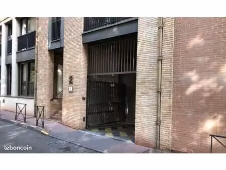 garage boxé à compans-caffarelli 12 m2