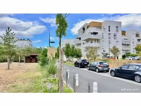 à saisir … appartement avec balcon et places de parking