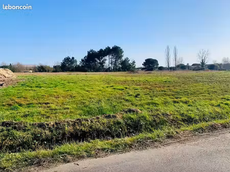 terrain 630 m² saint savin