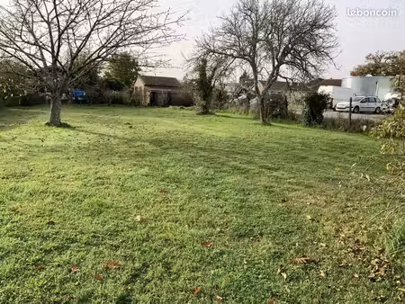 terrain 605 m² soussans