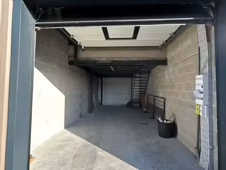local d’activité à louer – audenge (zone p2a) – 80 m² sur 2 niveaux