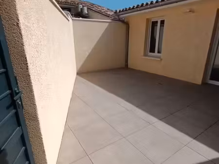 location t1 avec terrasse