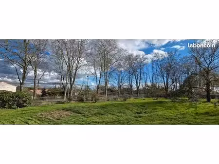 terrain à bâtir de 833 m²