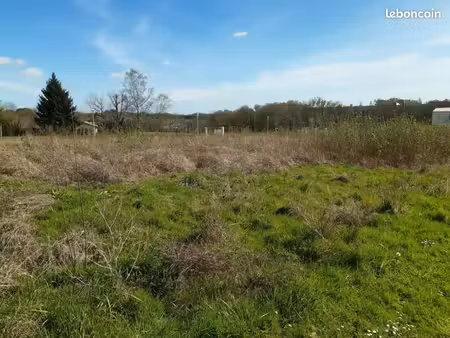 terrain 800 m² le tuzan