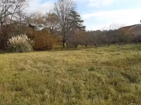 terrain 900 m² salignac