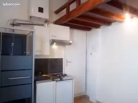 ensemble immobilier de 3 chambres de bonnes et une remise