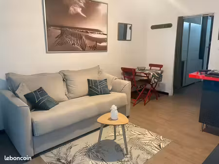 à louer à l'année – studio meublé à la grande motte  climatisé à 150 m de la plage avec pa