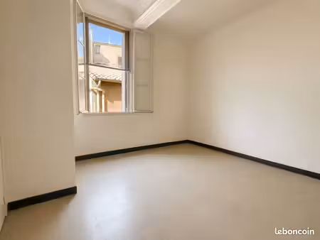 grand t1 de 27 m² - à deux pas de la place de la comédie