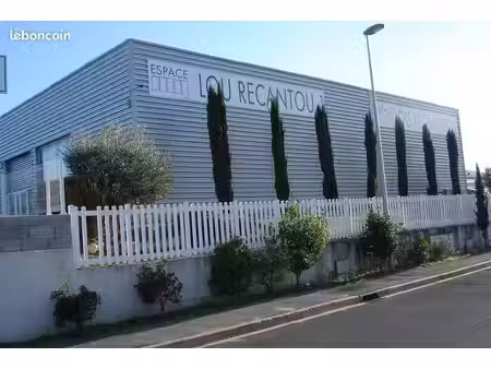 locaux commerciaux à louer – 198 m² avec mezzanine – pézenas dans un ensemble de 10 locaux
