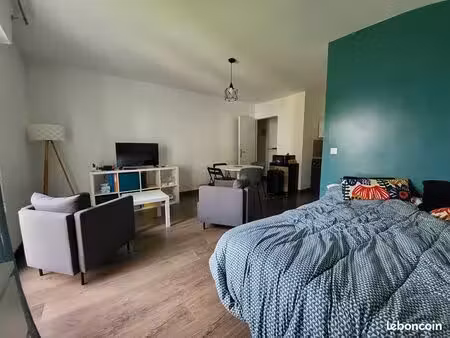 studio 1 pièce 28 m²