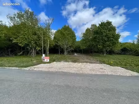 terrain 700 m² leognan