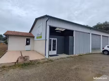 bâtiment commercial et industriel