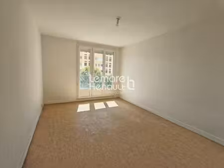 f2 45 m² en residence avec gardien
