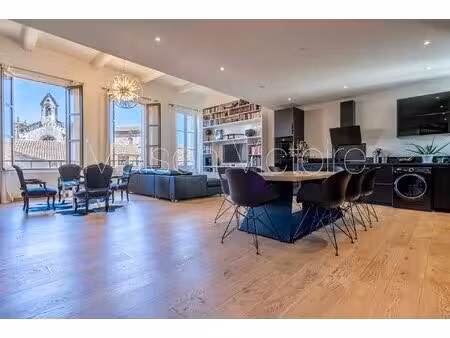 loft duplex avec terrasse tropézienne au coeur de la ville.