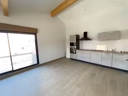 etage de maison 3 chambres avec place de parking et terrasse