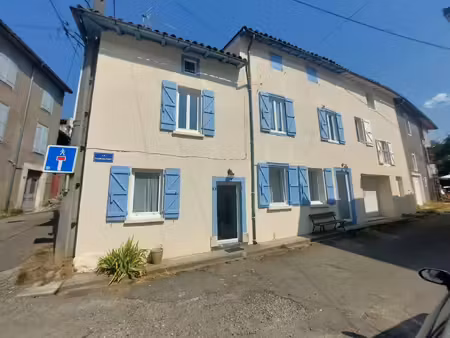 exclusivité : maison de village pleine de charme secteur "aspet"...