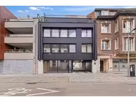 lichtrijk appartement met ruim terras op toplocatie in ce...