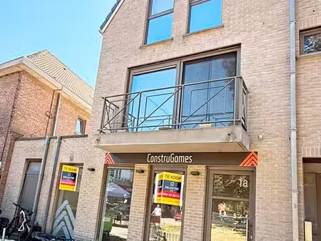 volledig gerenoveerde kantoorruimte met parking voor de d...