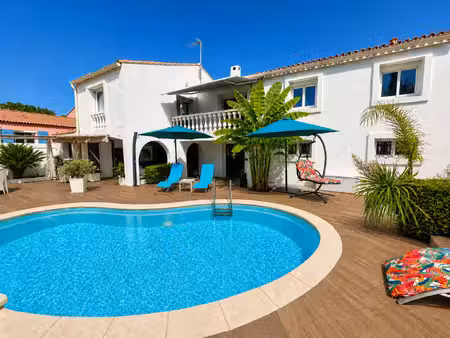 maison 6 pièces – 188 m² - 4 chambres sur la commune du cailar - 20 km de la mer en petite