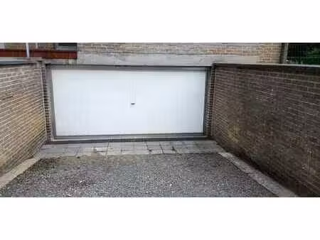garage ferme 52 m² + pente exterieure 60 m²