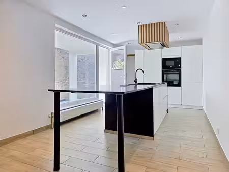 spacieuse maison renovee 3 chambres avec terrasse et garage