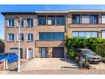rustig & centraal gelegen rijwoning met 3 slk  tuin & garage