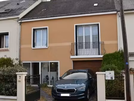 je vends agréable maison au coeur de la ville de la chapelle saint mesmin