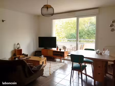 appartement de 46 m² avec balcon et place de parking couverte