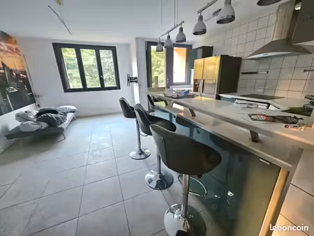 appartement f3 60 m² rénové – 3ᵉ étage avec ascenseur –