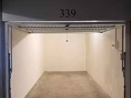 parking/box 1 pièce 13 m²