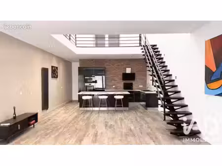 loft/atelier/surface 5 pièces 136 m²