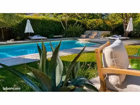 villa de standing  clé en main  rénovée avec élégance. piscine & jardin paysagé