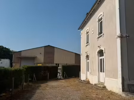 vente ancienne gare rénovée avec parc et entrepôt commercial - bien alliant habitation et 