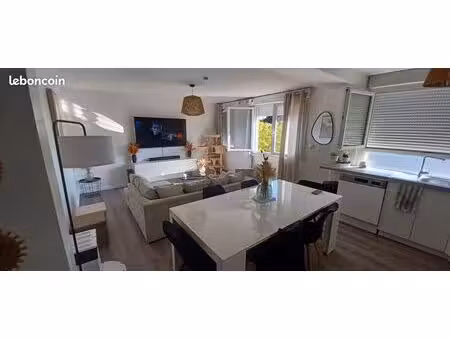 a louer apt f3 rénové + 2 pl de pkg