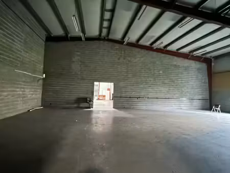 dépôt 200 m2 proche autoroute