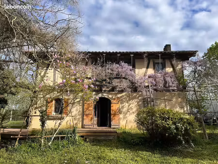 maison ancienne rare à empilage (16è siècle)