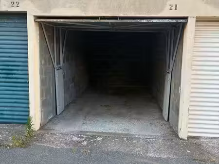 garage fermé 5 min à pied de la gare
