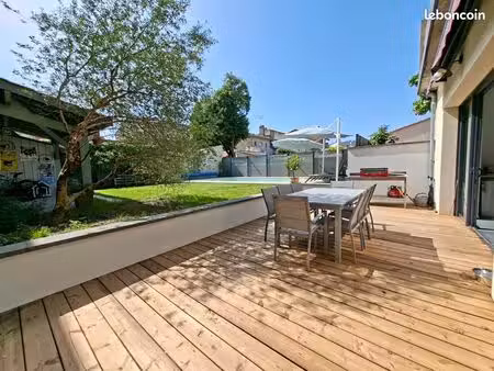 maison centre-ville avec piscine et jardin