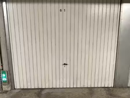 garage fermé à louer à villeurbanne